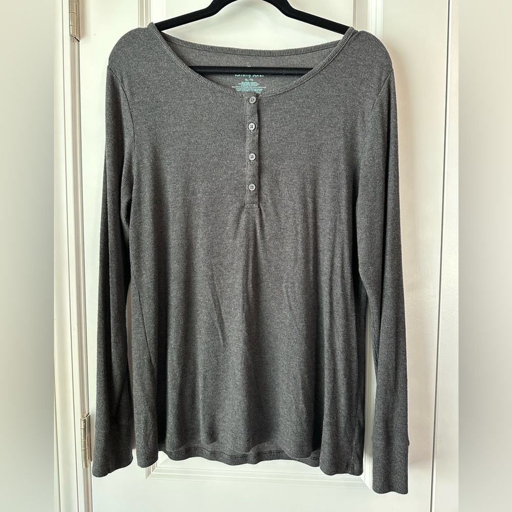 Tommy John Women’s Downtime Henley in Charcoal Heather (Size XL)